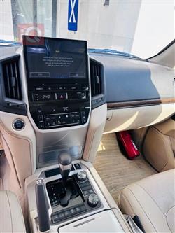 تۆیۆتا لاند کروزەر